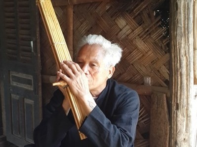 Звуки музыкального инструмента «Кхенбе» в районе Чауиен